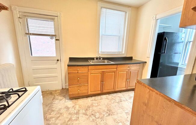 1 bed, 1 bath, 1,100 sqft, $1,900, Unit 7C