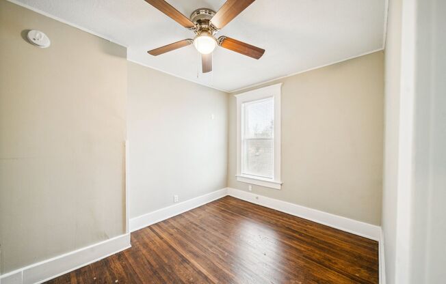 3 beds, 1 bath, $1,195, Unit 1315 S Carson Avenue