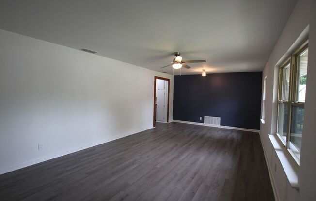 Adorable 3 Bed 2 Bath in Tyler with TWO Living Spaces! 1/2 OFF FIRST FULL MONTHS RENT!!