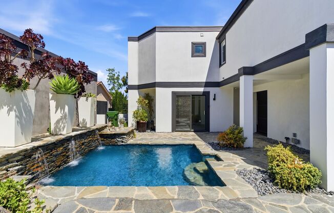 Luxury waterfront living in Calabasas