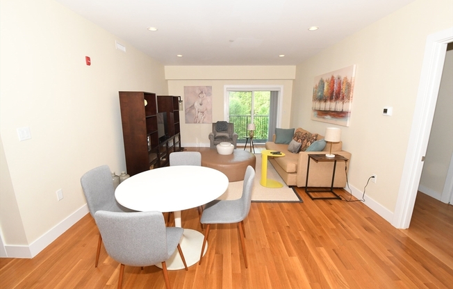 321 Hammond Pond Pkwy