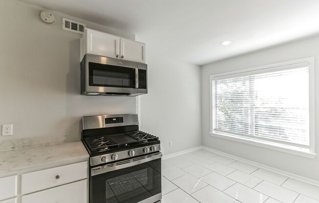 1 bed, 1 bath, 700 sqft, $1,450, Unit 4A