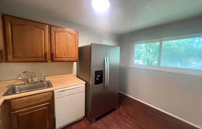 3 beds, 1 bath, $1,295