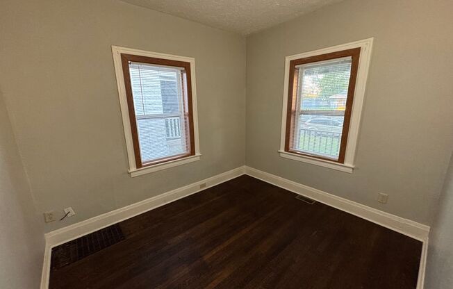 3 beds, 1 bath, $1,324