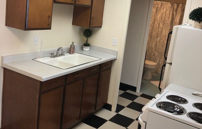 1 bed, 1 bath, 620 sqft, $1,050, Unit 110