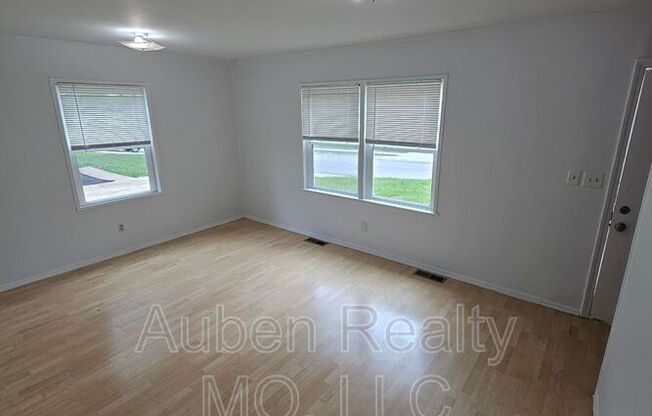 4630 E 43 TERRACE