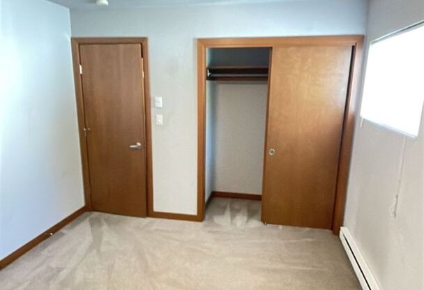 1 bed, 1 bath, $800, Unit #6 - Room 3