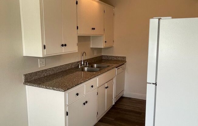 2 beds, 1 bath, 800 sqft, $1,500, Unit 38