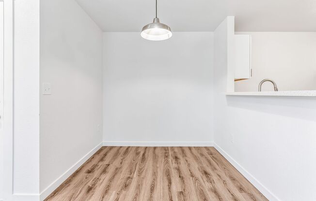 2 beds, 1 bath, 737 sqft, $1,550, Unit 1094-221