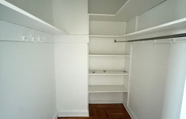 Studio, 1 bath, 413 sqft, $1,425, Unit Royal York 415