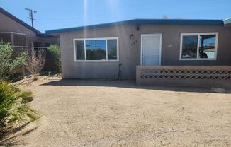 2 BEDROOM 1 BATH HOME ALL UTILITIES INCLUDED!