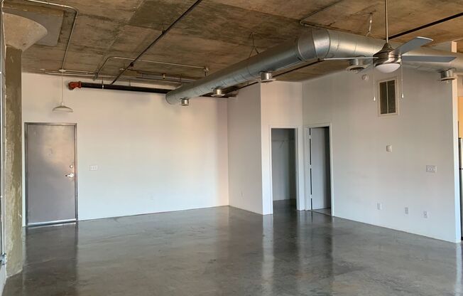 Studio, 1 bath, 950 sqft, $1,780, Unit A-413