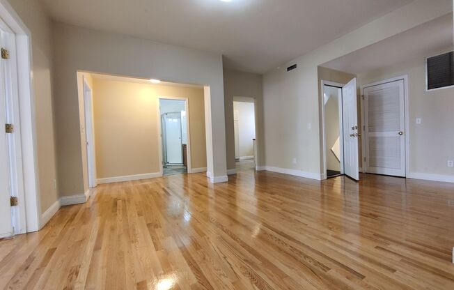 Central BU Location! Walk to  School, Eat-in Kitchen, Dishwasher, Laundry in on a Site