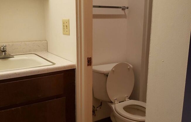 1 bed, 1 bath, 420 sqft, $585, Unit 8252