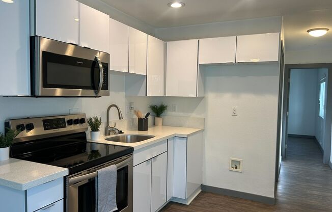 1 bed, 1 bath, 600 sqft, $2,280, Unit A165