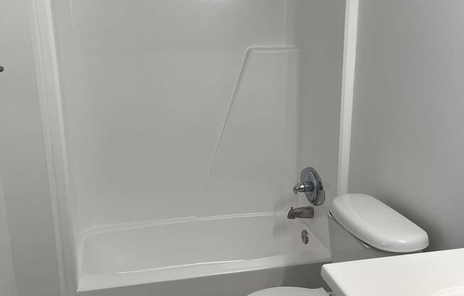 2 beds, 1 bath, $775, Unit P-G7