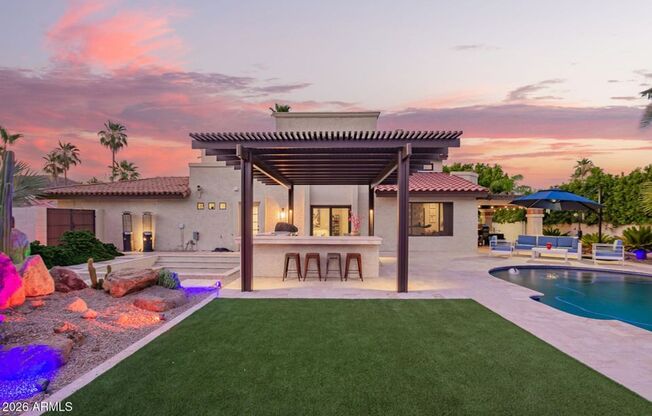 STUNNING! Fully Furnished in Phoenix