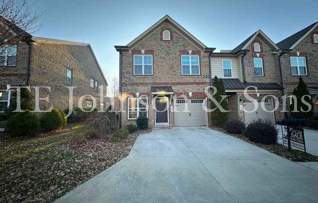 3 beds, 2.5 baths, $2,250