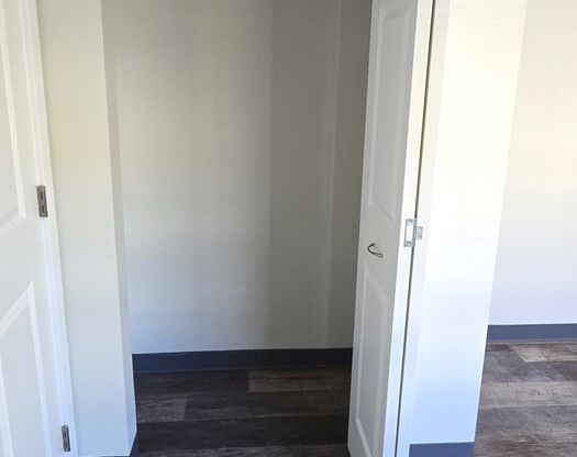 Studio, 1 bath, 300 sqft, $1,095, Unit 104