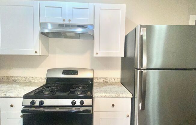 2 beds, 1 bath, $1,600, Unit Unit 2