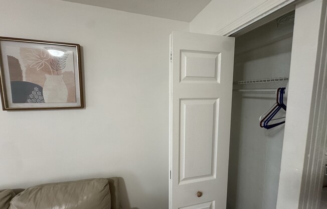 2 beds, 1 bath, 800 sqft, $2,400, Unit 27
