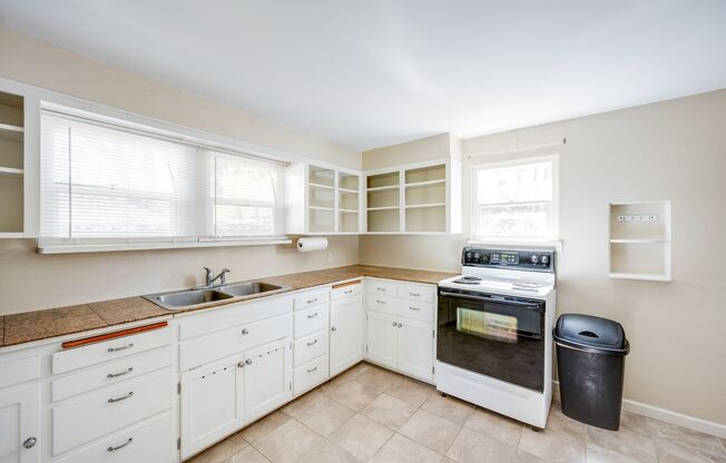 Charming College Hill Gem – Your Perfect Student Home!