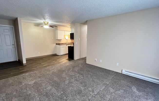 2 beds, 1 bath, 800 sqft, $995, Unit 405-18