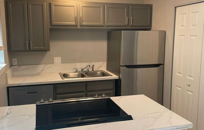 2 beds, 1 bath, 800 sqft, $1,350, Unit 431-01-19