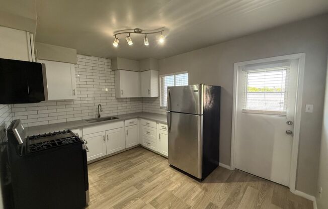 2 beds, 1 bath, 880 sqft, $1,395, Unit 3620-28