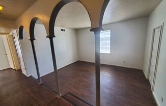 2 beds, 1 bath, $950, Unit Apartment