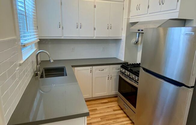 Spacious, Renovated, TOP Floor 1BR. DISHWASHER! LAUNDRY ON-SITE!