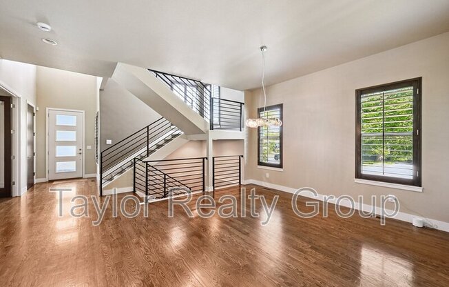 2800 S DEXTER WAY
