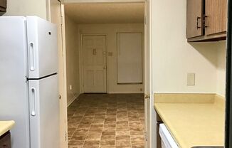 2 beds, 2 baths, 995 sqft, $800, Unit 14