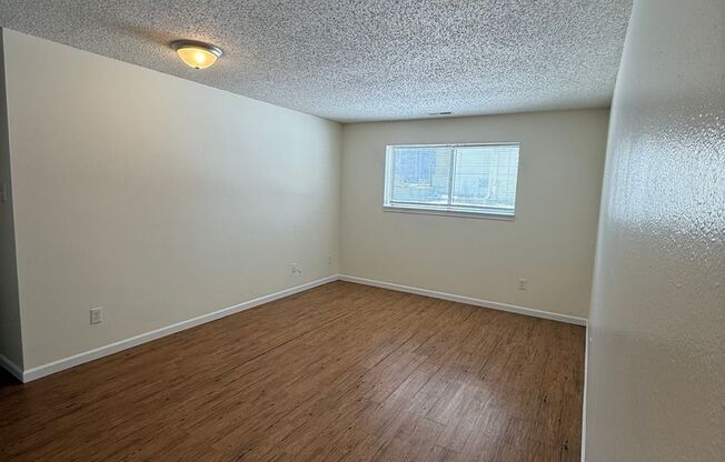 2 beds, 1 bath, 705 sqft, $765, Unit 837-Unit 2