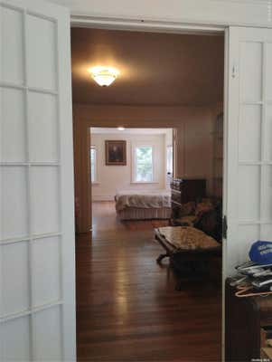 2 beds, 1 bath, $2,400