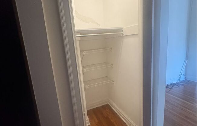 Studio, 1 bath, 294 sqft, $1,420, Unit New King Edward  9A4