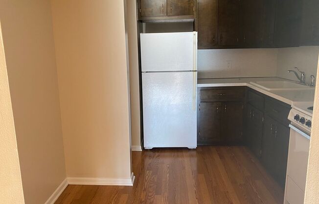 2 beds, 1 bath, $1,625, Unit C04