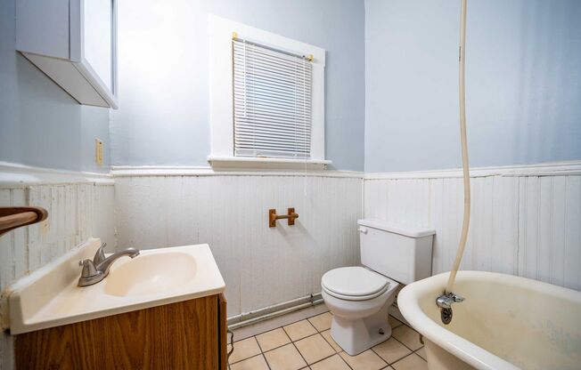 Studio, 1 bath, $875, Unit 250 R