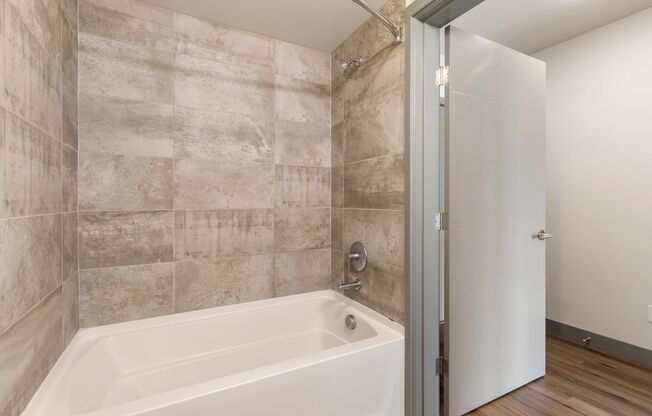 Studio, 1 bath, 288 sqft, $1,395, Unit 416