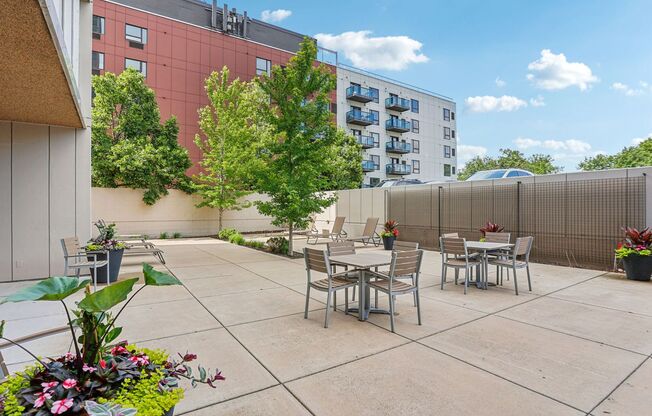 2 beds, 1.5 baths, 1,095 sqft, $1,560, Unit 1004