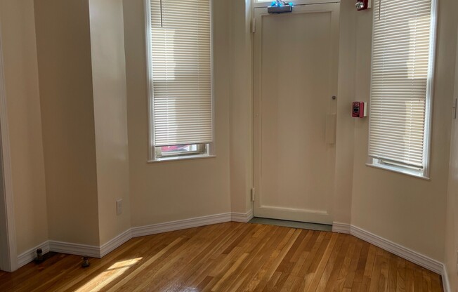 2 beds, 1 bath, $4,100, Unit 11