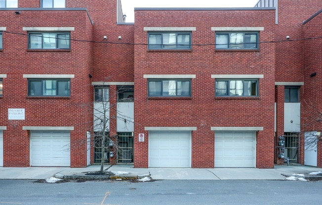 4 beds, 3.5 baths, 1,900 sqft, $5,800, Unit T8