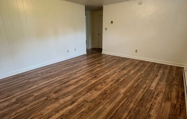 2 beds, 1 bath, 903 sqft, $1,140, Unit M-9