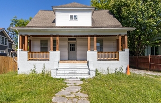 3043 E 5 AVE