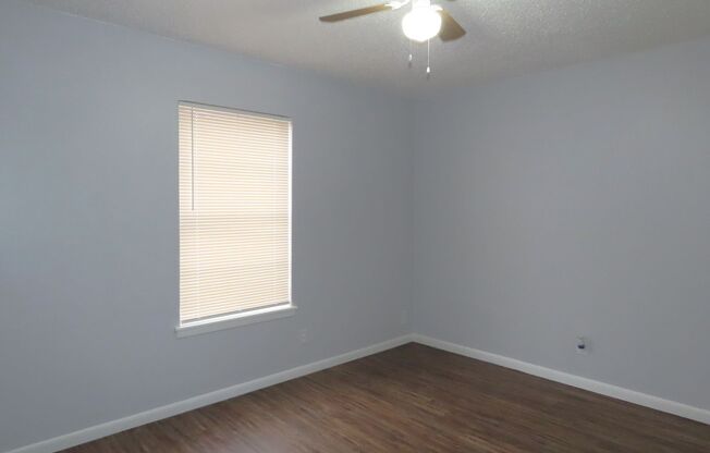 2 beds, 1 bath, $1,150