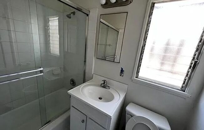 Camona Avenue - Venice Blvd Apartments