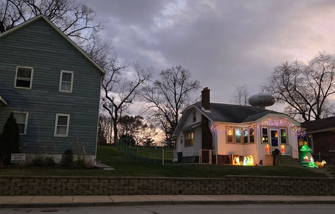 Beautifully remodeled 3 bedroom 1 bathroom Duplex