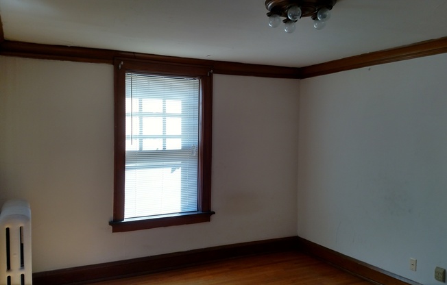 August Management presents the Murray Hill Apartments
