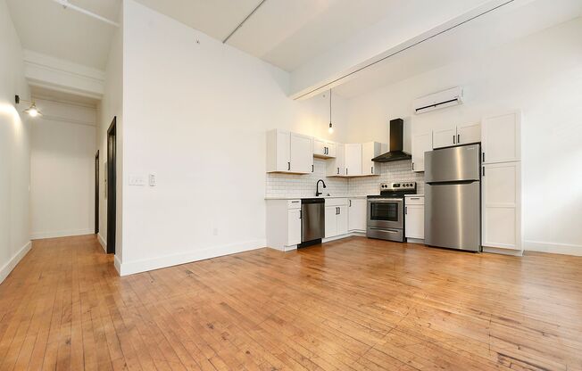 1 bed, 1 bath, 400 sqft, $1,250, Unit Bowtie High-211