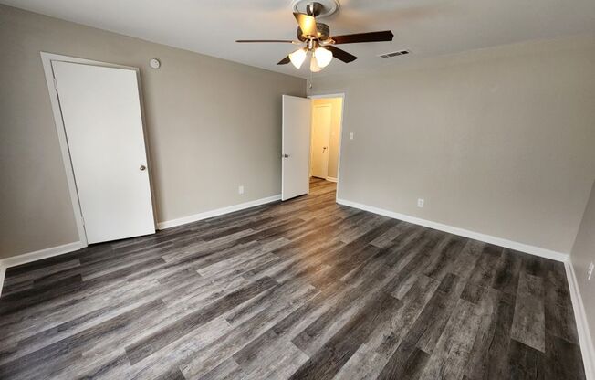 2 beds, 1.5 baths, 1,250 sqft, $950, Unit 201 S Park #C03